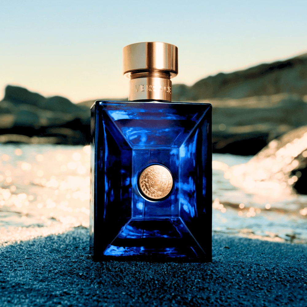 Versace Dylan Blue Man Eau de Toilette Masculino – Le'Loyn Parfums Versace Dylan Blue Man Eau de Toilette Masculino – Le'Loyn Parfums
