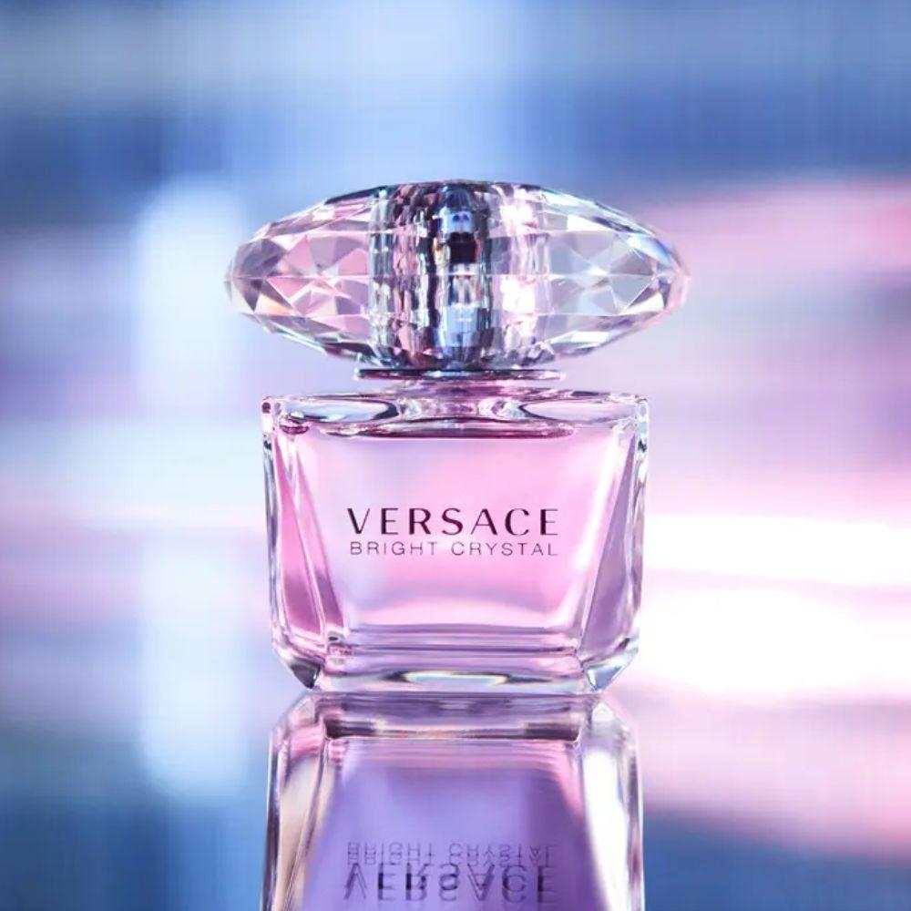 Versace Kit Bright Crystal Eau de Toilette Feminino + Shower Gel + Body Lotion + Necessaire